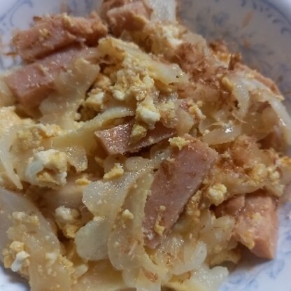 白ゴーヤで作ったので、淡い色合いになりました。しっかり味でとても美味しかったです。作り方も簡単でした。ありがとうございました。